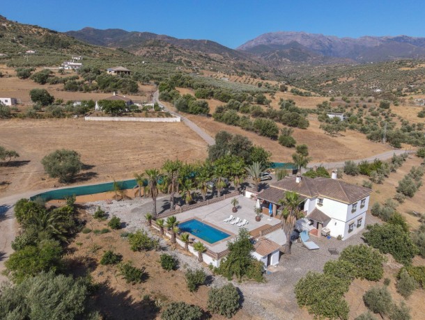 Villa for sale in Guaro, Marbella
