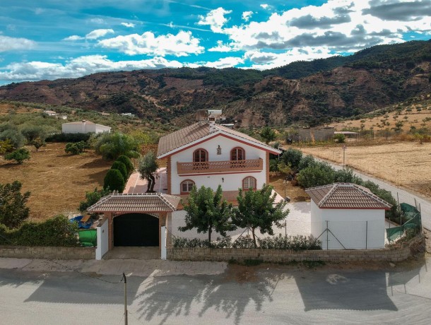 Villa for sale in Tolox, Marbella