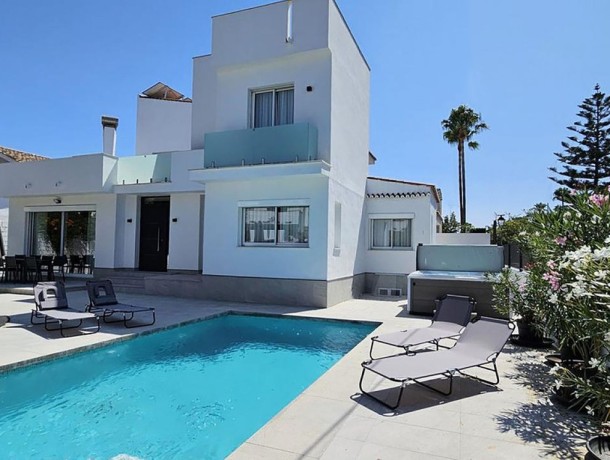 Villa for sale in San Pedro de Alcántara, Marbella