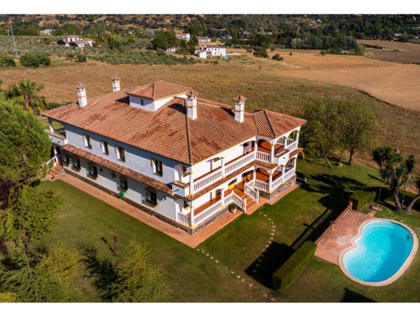 Villa for sale in Ronda, Marbella