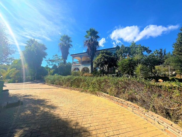Villa for sale in Estepona, Marbella