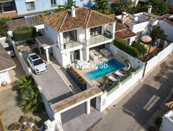 Villa for sale in San Pedro de Alcántara, Marbella