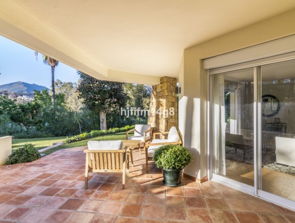 Apartment for sale in Nueva Andalucía, Marbella