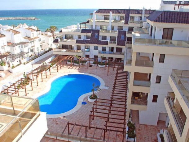 Apartment for sale in La Duquesa, Marbella