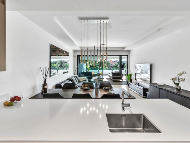 Apartment for sale in El Paraiso, Marbella