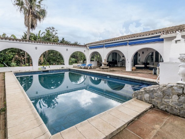 Villa for sale in Estepona, Marbella