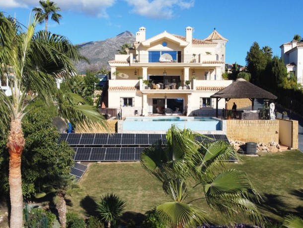 Villa for sale in Nueva Andalucía, Marbella