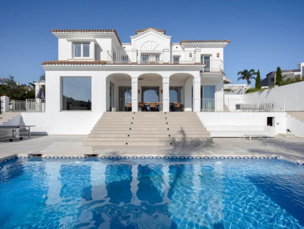 Villa for sale in Nueva Andalucía, Marbella