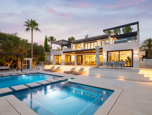 Villa for sale in Nueva Andalucía, Marbella