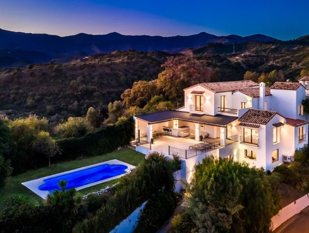 Villa for sale in Estepona, Marbella
