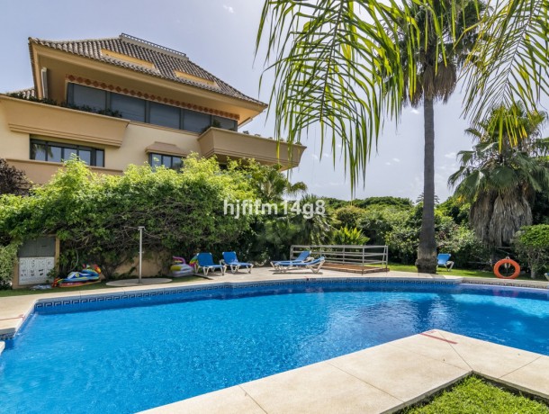 Apartment for sale in Nueva Andalucía, Marbella