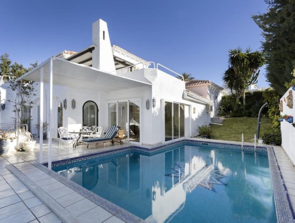 Villa for sale in Nueva Andalucía, Marbella
