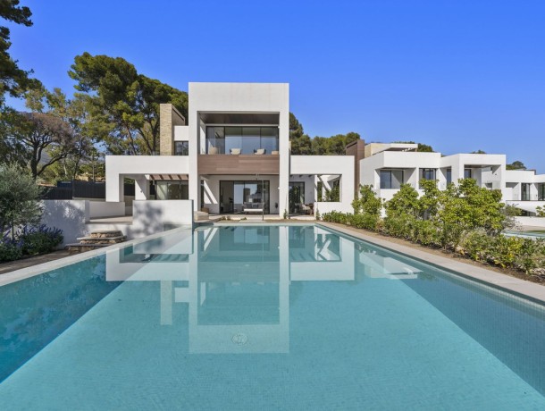 Villa for sale in The Golden Mile, Marbella