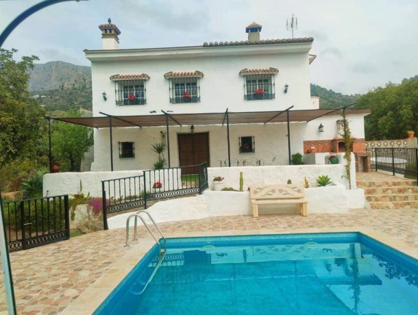 Villa for sale in El Chorro, Marbella