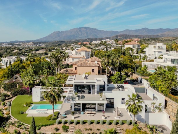 Villa for sale in Los Flamingos, Marbella