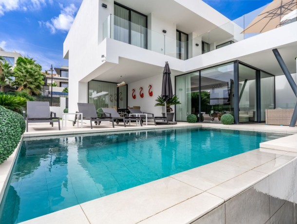 Villa for sale in Atalaya, Marbella