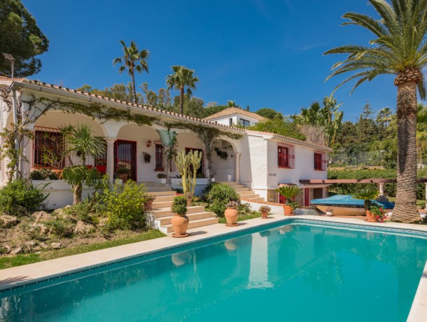 Villa for sale in Nueva Andalucía, Marbella