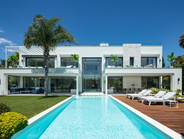 Villa for sale in Marbesa, Marbella