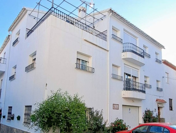 Villa for sale in Benarrabá, Marbella
