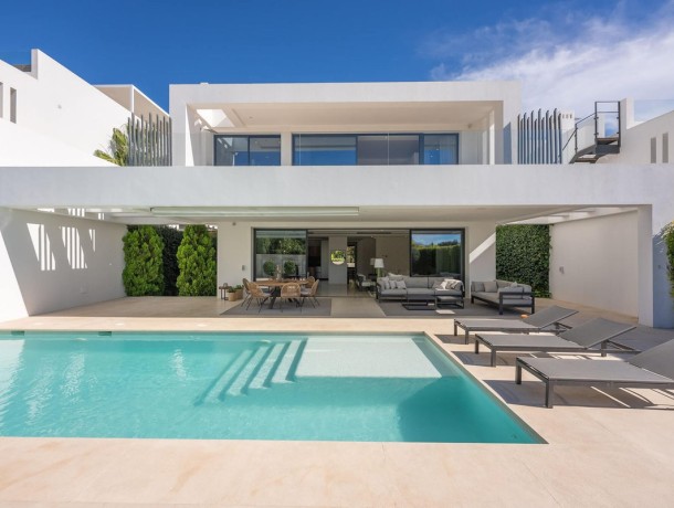 Villa for sale in The Golden Mile, Marbella