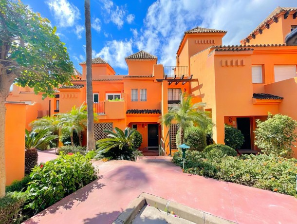 Townhouse for sale in El Paraiso, Marbella