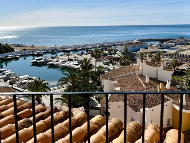 Apartment for sale in Puerto de Cabopino, Marbella