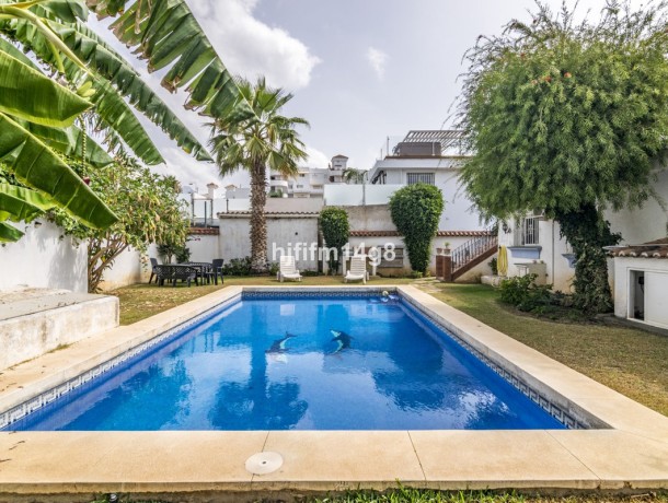 Villa for sale in Nueva Andalucía, Marbella
