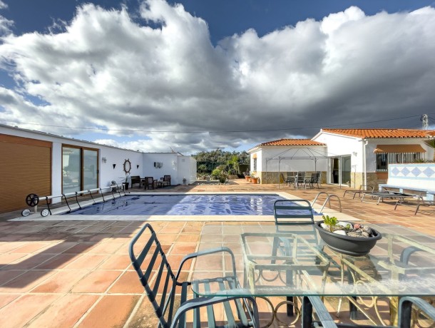 Villa for sale in Coín, Marbella