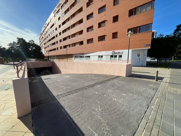 Commercial for sale in Teatinos, Marbella