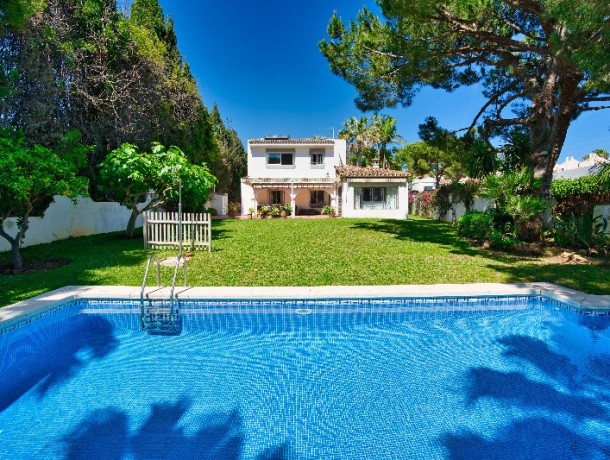 Villa for sale in Las Chapas, Marbella