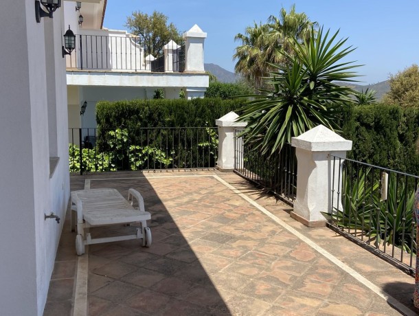 Townhouse for sale in Ojén, Marbella