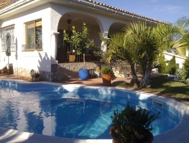 Villa for sale in Nueva Andalucía, Marbella
