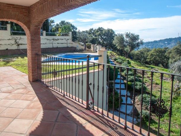 Villa for sale in Casares, Marbella