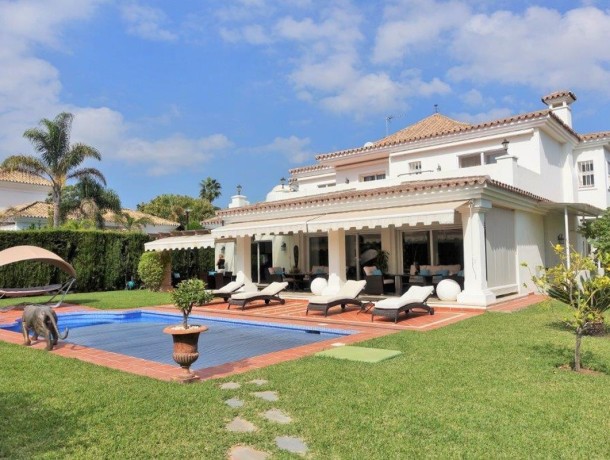 Villa for sale in Estepona, Marbella