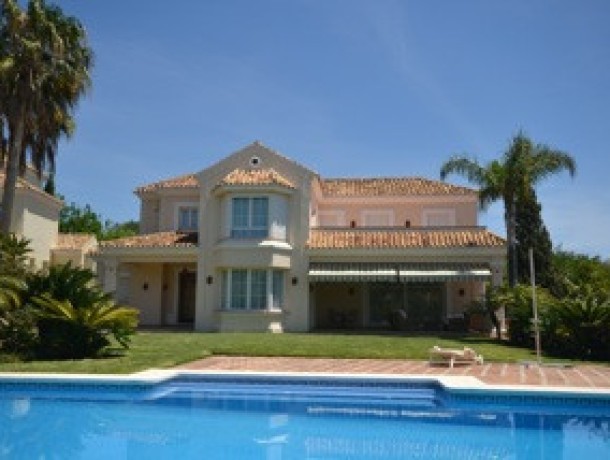 Villa for sale in Las Chapas, Marbella