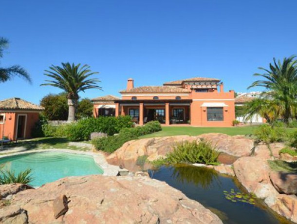 Villa for sale in La Duquesa, Marbella
