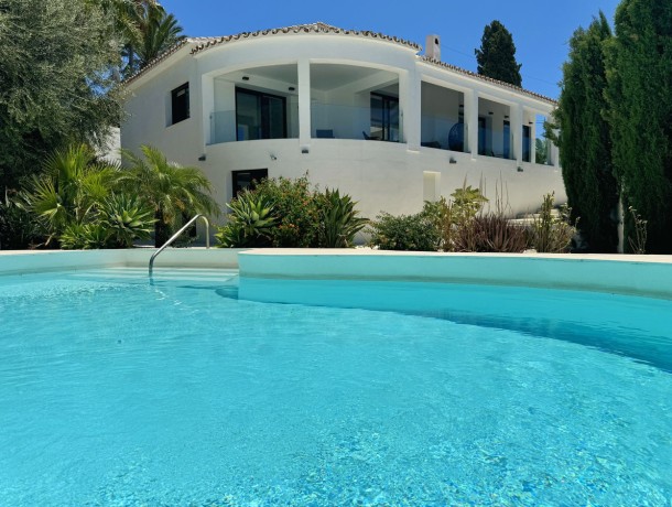 Villa for sale in El Rosario, Marbella