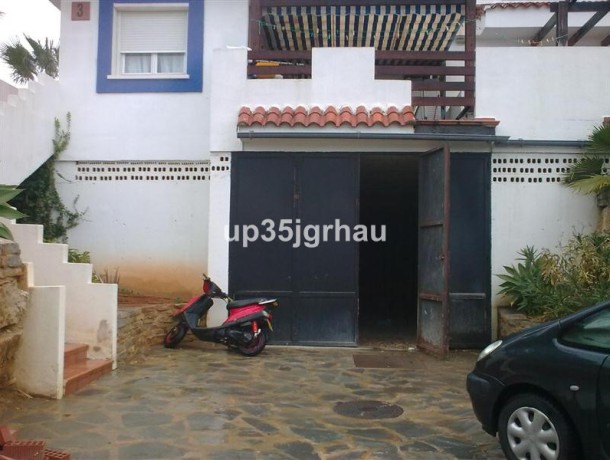 Commercial for sale in La Duquesa, Marbella
