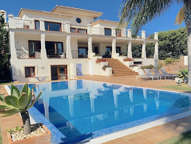 Villa for sale in Los Flamingos, Marbella