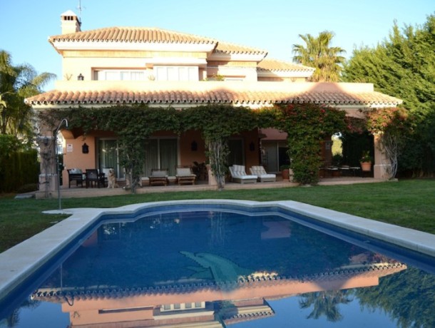 Villa for sale in Nueva Andalucía, Marbella