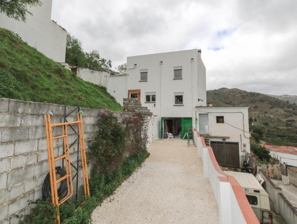 Townhouse for sale in Tolox, Marbella