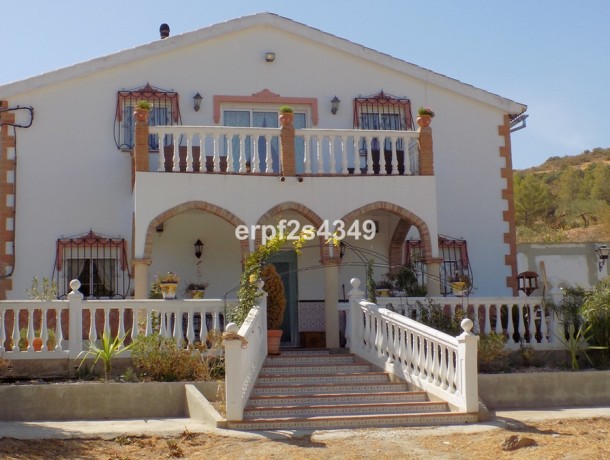 Villa for sale in El Burgo, Marbella