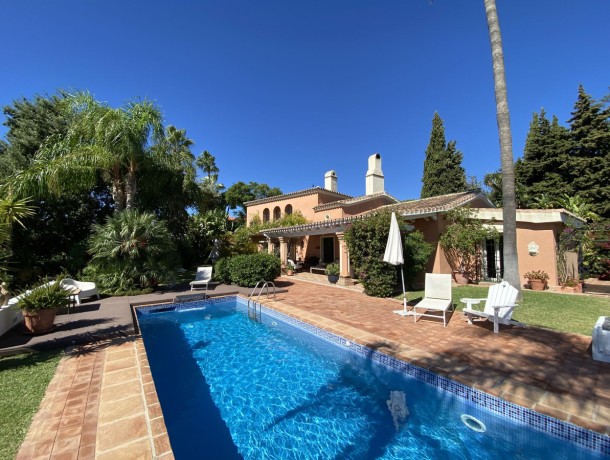 Villa for sale in La Quinta, Marbella