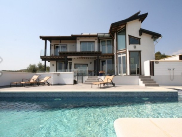 Villa for sale in Mijas Costa, Marbella