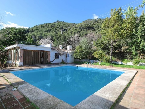 Commercial for sale in Tolox, Marbella