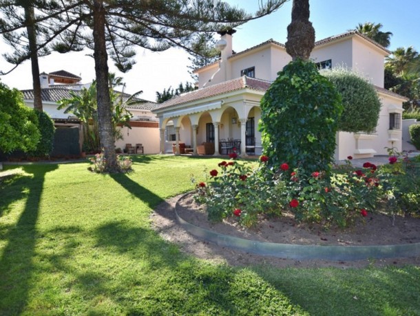 Villa for sale in San Pedro de Alcántara, Marbella