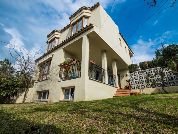 Villa for sale in Nueva Andalucía, Marbella
