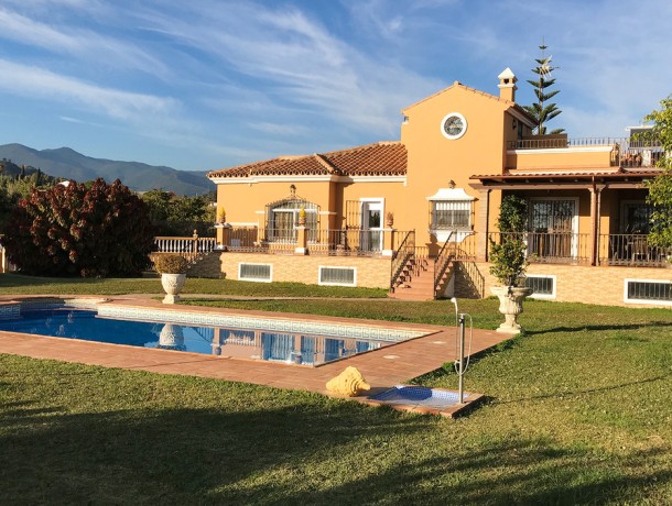 Villa for sale in Estepona, Marbella