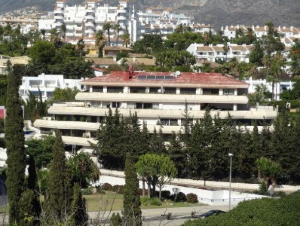 Commercial for sale in Puerto Banús, Marbella