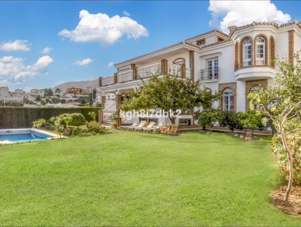 Villa for sale in Benalmadena, Marbella